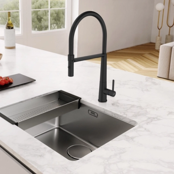 Μπαταρία κουζίνας Icon Semi Pro ντους Black Mat